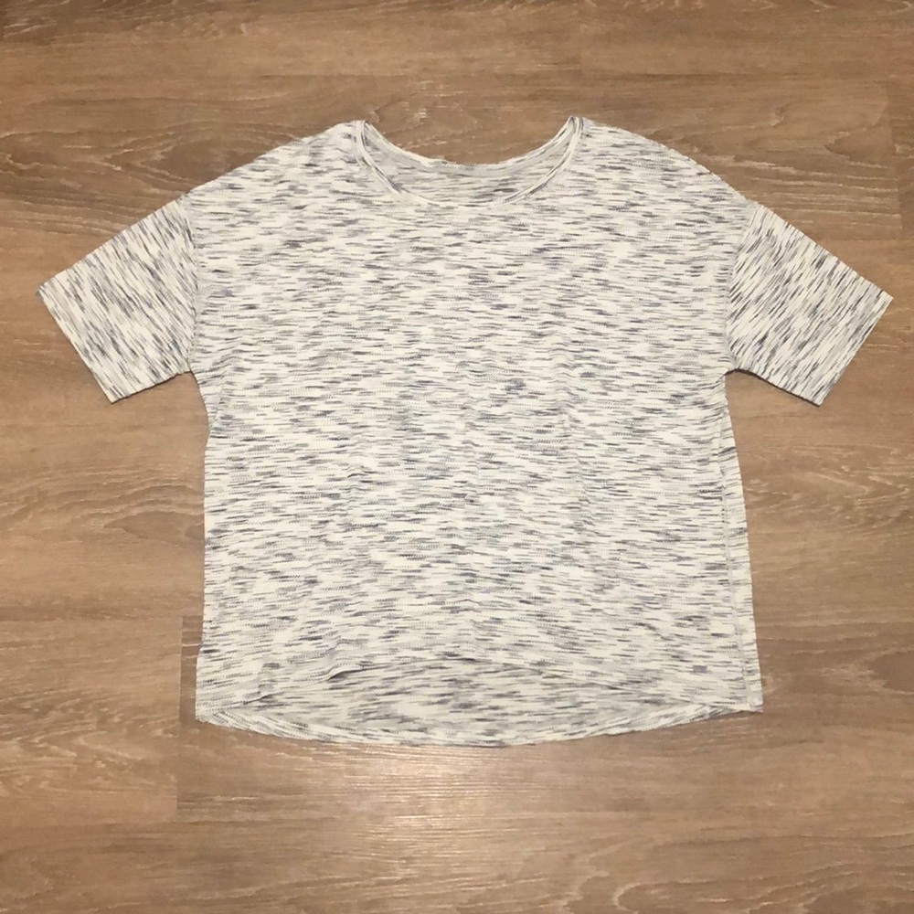 Lululemon everyday shirt size 6